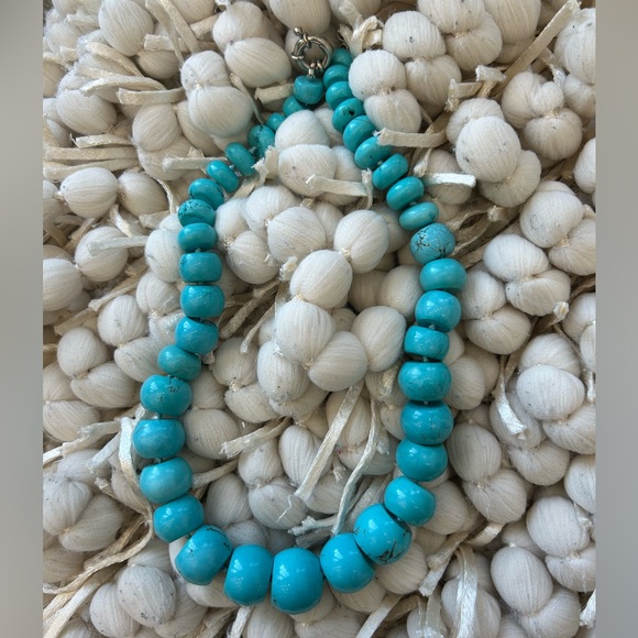 Genuine Turquoise stone choker necklace. Slightly on the heavy side. Like new.. - Picture 3 of 8